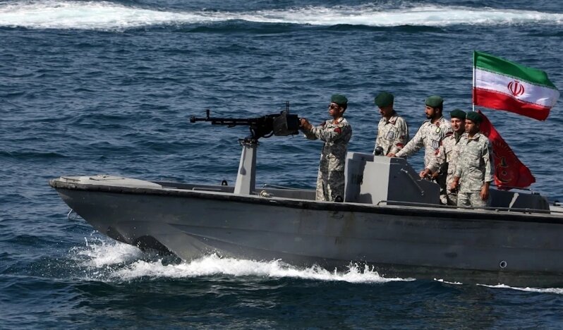 Fars Körfezi'nde Kaçak Yakıt Operasyonu: Esvatini Bandıralı Gemi Ele Geçirildi