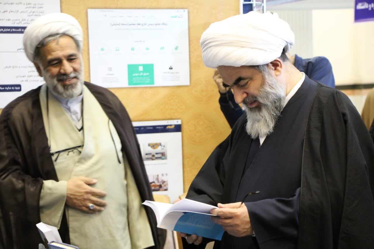 بازدید علما و اندیشمندان از نمایشگاه کتاب تخصصی فقه و کلام معاصر