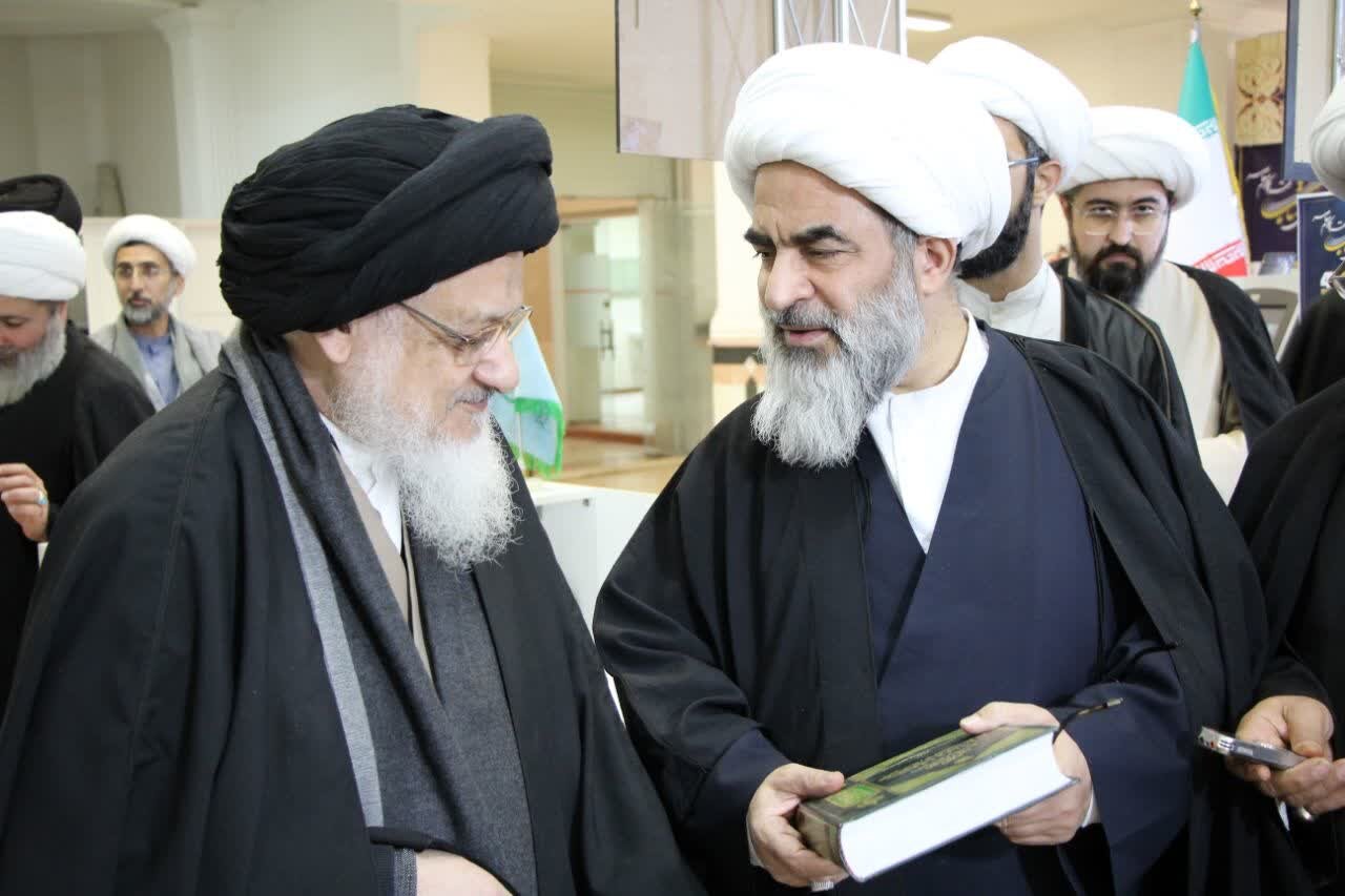 بازدید علما و اندیشمندان از نمایشگاه کتاب تخصصی فقه و کلام معاصر