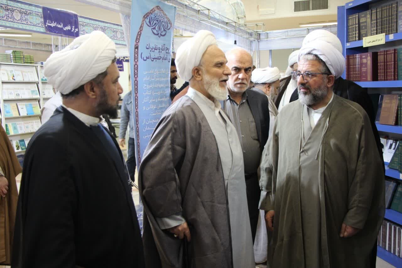 بازدید علما و اندیشمندان از نمایشگاه کتاب تخصصی فقه و کلام معاصر