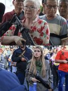 Ang mga mamamayang Venezuelan ay sumasapi sa mga lokal na milisya upang ipagtanggol ang kanilang bayan laban sa posibleng pag-atake ng Estados Unidos