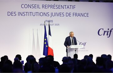 فيديو يفجر فضيحة تجسس يهودي على المسلمين في فرنسا