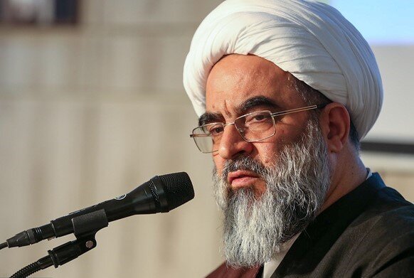 فاضل لنکرانی: تنها راه اصلاح جامعه، تمسک واقعی به قرآن است