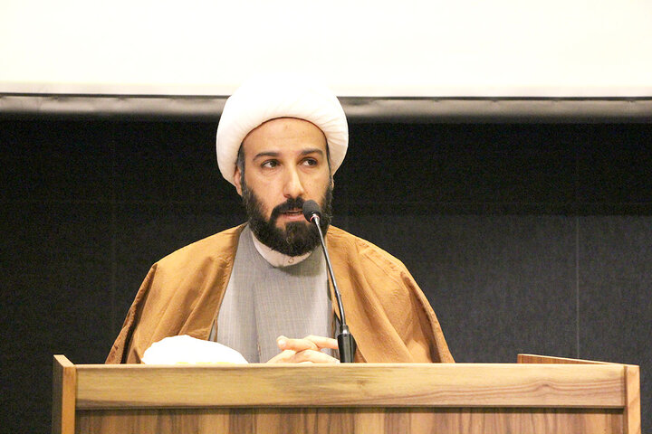 نظریه »وحدت بر پایه امامت« می‌تواند در بوته نقد قرار گیرد/ »گفتمان امامت، الگوی معرفتی در تقریب« پژوهشی که تقدیر شد