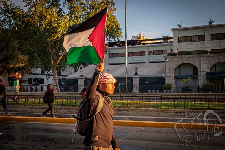 Informe fotográfico |Día Internacional de Solidaridad con Palestina en Santiago de Chile: policía reprime a manifestantes pacíficos