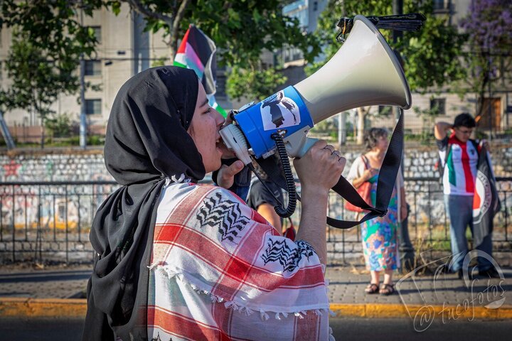Informe fotográfico |Día Internacional de Solidaridad con Palestina en Santiago de Chile: policía reprime a manifestantes pacíficos