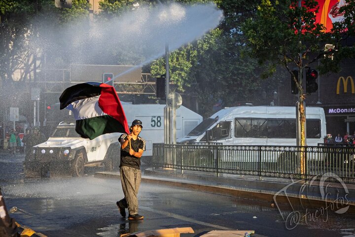 Informe fotográfico |Día Internacional de Solidaridad con Palestina en Santiago de Chile: policía reprime a manifestantes pacíficos