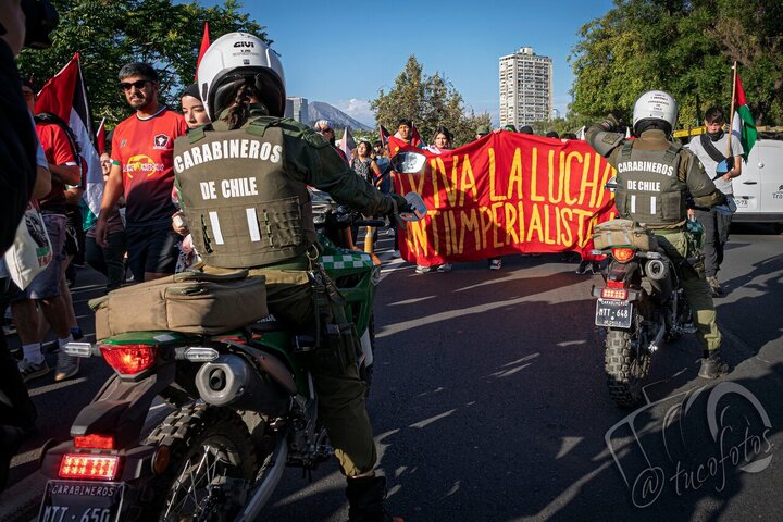 Informe fotográfico |Día Internacional de Solidaridad con Palestina en Santiago de Chile: policía reprime a manifestantes pacíficos