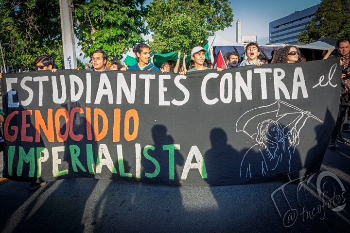 Informe fotográfico |Día Internacional de Solidaridad con Palestina en Santiago de Chile: policía reprime a manifestantes pacíficos