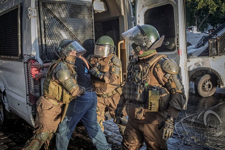 Informe fotográfico |Día Internacional de Solidaridad con Palestina en Santiago de Chile: policía reprime a manifestantes pacíficos