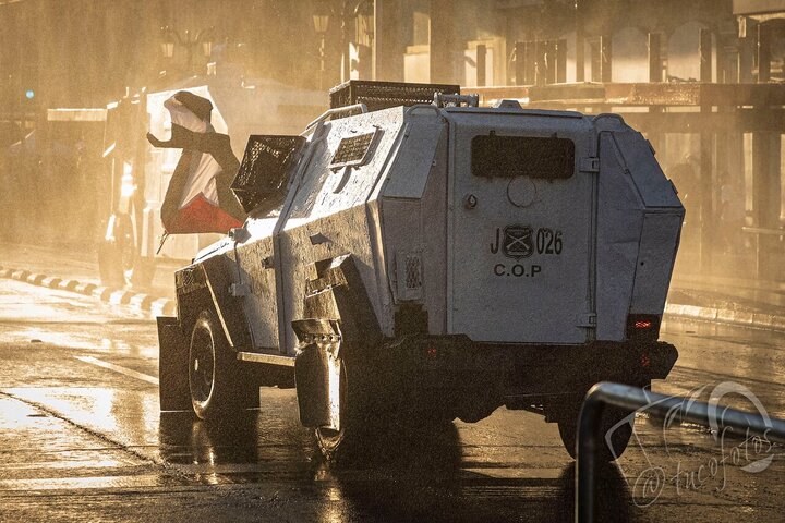 Informe fotográfico |Día Internacional de Solidaridad con Palestina en Santiago de Chile: policía reprime a manifestantes pacíficos