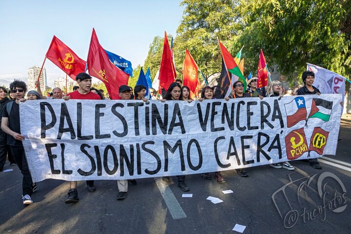 Informe fotográfico |Día Internacional de Solidaridad con Palestina en Santiago de Chile: policía reprime a manifestantes pacíficos