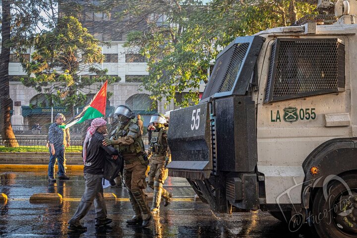 Informe fotográfico |Día Internacional de Solidaridad con Palestina en Santiago de Chile: policía reprime a manifestantes pacíficos
