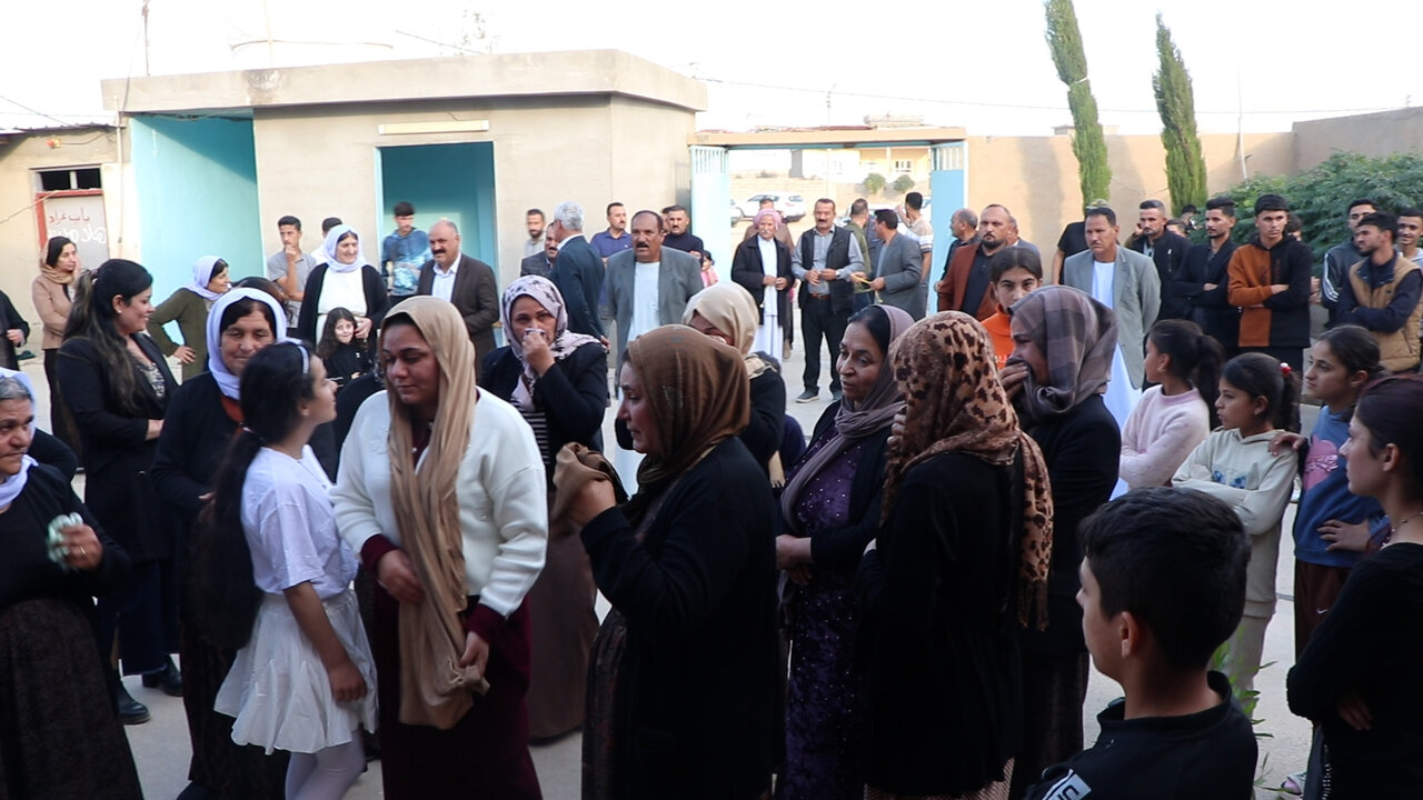 Jina Êzidî ya hatî rizgarkirin, li Şengalê bi tilîliyan hate pêşwazîkirin