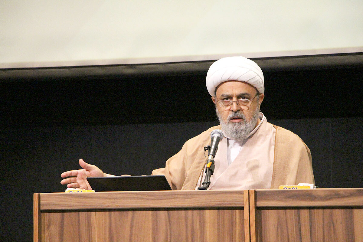 دبیرکل مجمع تقریب: هدف‌ نباید پروژه شیعه‌سازی باشد که بازی در زمین دشمن است/ غدیر؛ نمایش پیامبر برای وحدت امت اسلامی بود