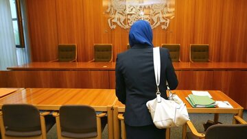 شکایت وکیل مسلمان در دارمشتات آلمان رد شد: حجاب در دادگاه ممنوع!