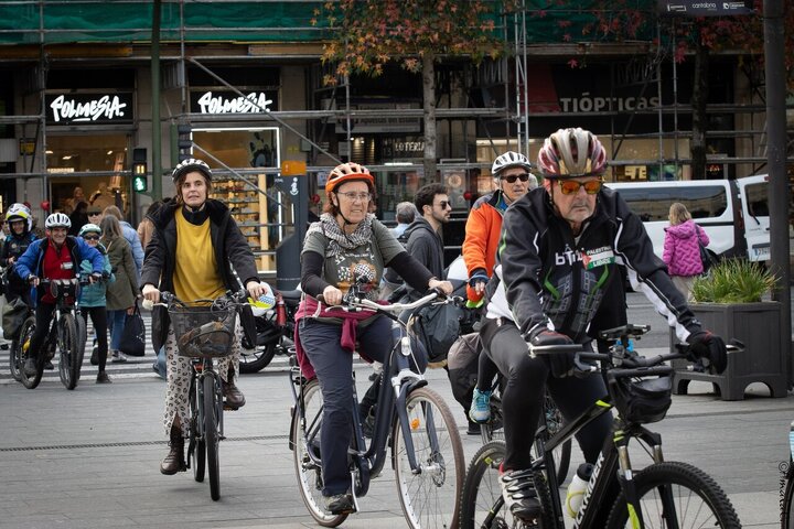 Informe fotográfico | Marcha del Día de la Solidaridad en la localidad de El Astillero, España, exigiendo el fin del genocidio en Palestina