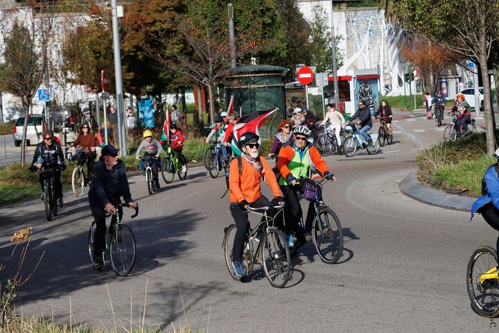 Informe fotográfico | Marcha del Día de la Solidaridad en la localidad de El Astillero, España, exigiendo el fin del genocidio en Palestina