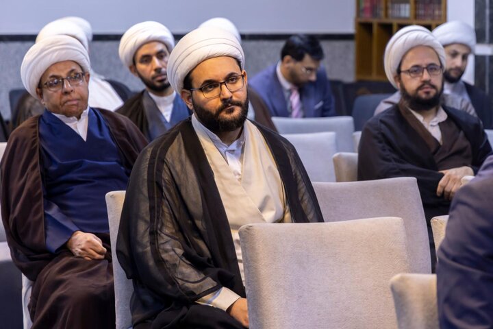 تقرير مصور/ إقامة الندوة الرابعة عن دور علماء الشيعة في تطور الحركة العلمية