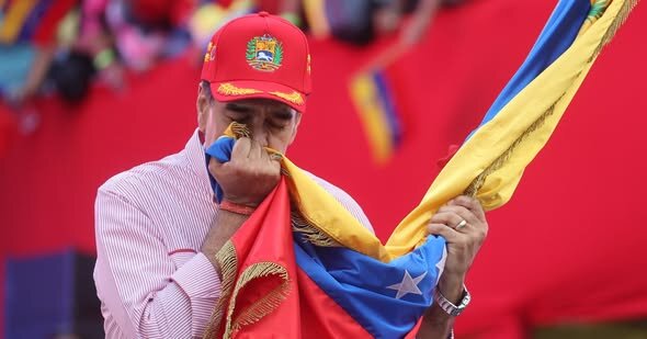 Maduro resiste amenazas de Trump y jura lealtad a la revolución venezolana en Caracas