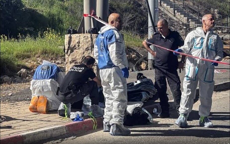 Видео | Рамаллаһын шималында јерләшән Атејрәтдә бычаглы һүҹум анлары, ики ҹуһуд јараглысы јараланды