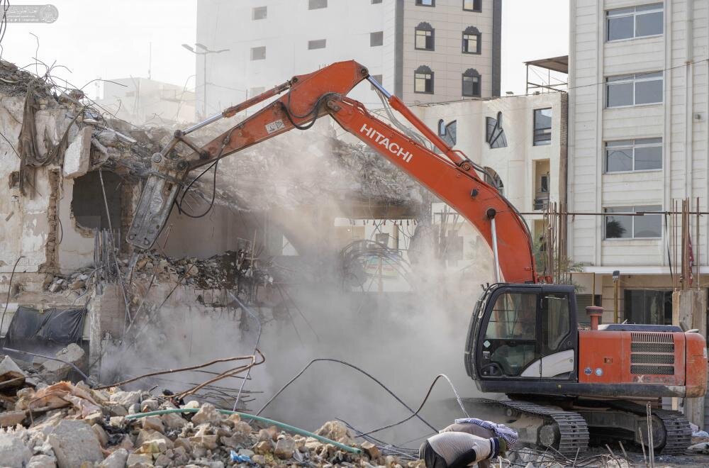 إزالة عقارات ساحة السدير في مدينة النجف القديمة تمهيدًا لإنشاء مشروع خدمي متكامل