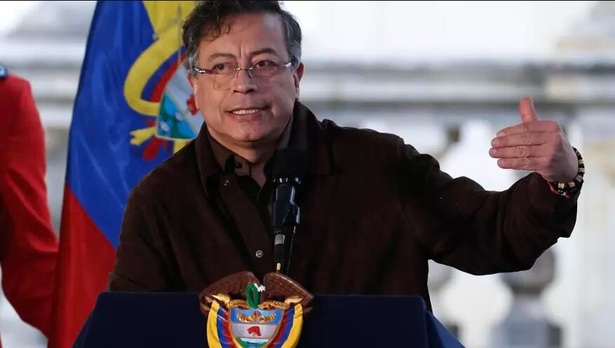 Petro desafía a Trump y restablece vuelos civiles entre Colombia y Venezuela