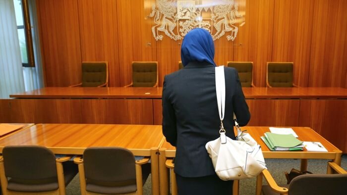 شکایت وکیل مسلمان در دارمشتات آلمان رد شد: حجاب در دادگاه ممنوع!