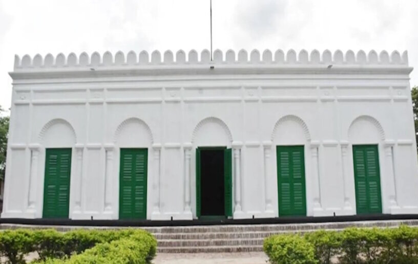 স্মৃতিস্মারক যশোরের মুড়লি ইমামবাড়া/আহলে বাইত (আ.)-এর প্রেমিকদের অন্যতম প্রতিক।