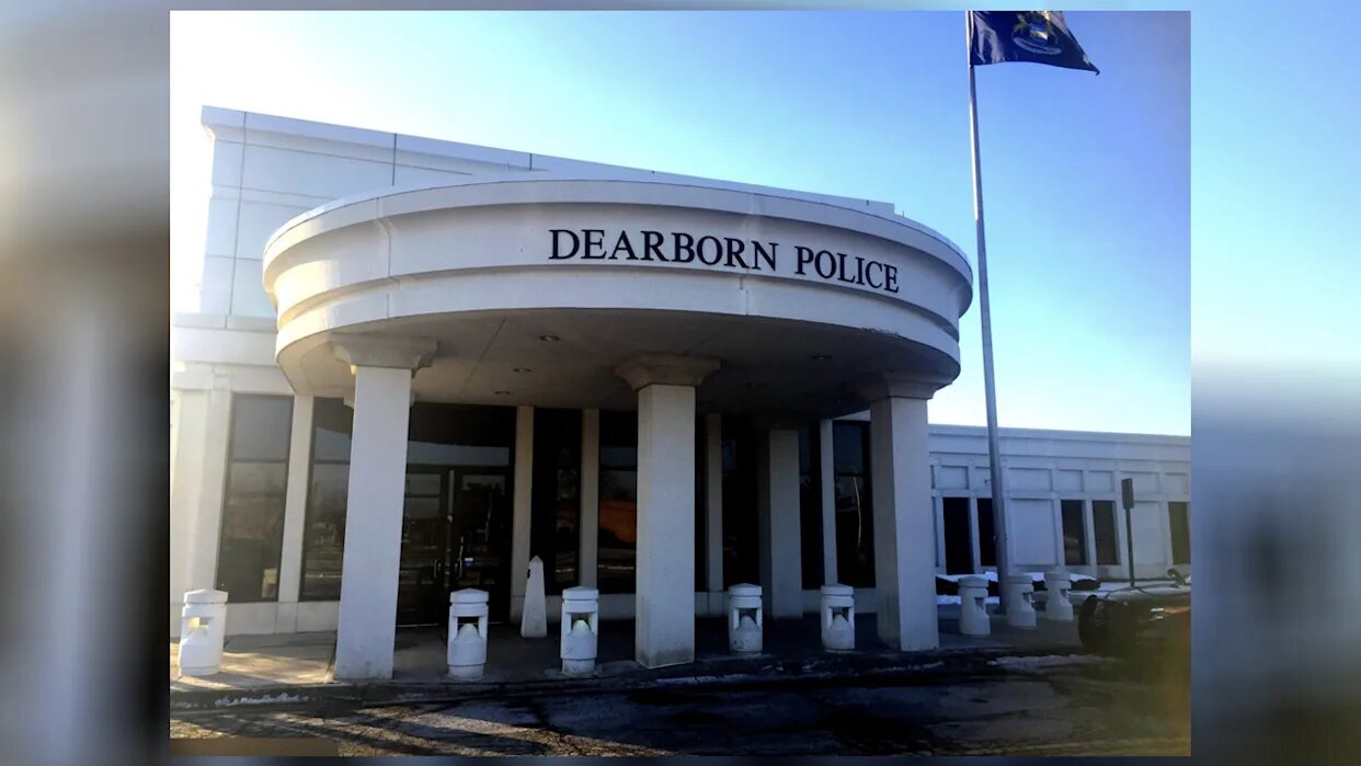 美国政客因警方未支持焚经而提起诉讼！