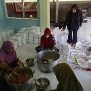 Video: Thai Shia Community provides aid to flood victims