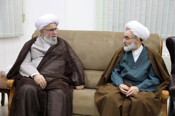 گزارش تصویری | جلسه دیدار و هم اندیشی نمایندگان مردم استان گیلان در مجلس خبرگان رهبری درمجمع جهانی اهلبیت علیهم السلام قم برگزار شد.