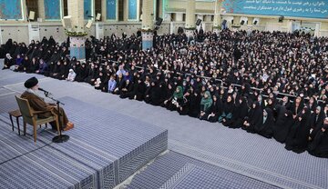 হাজার হাজার নারী ও মেয়ে বিপ্লবের সর্বোচ্চ নেতার সাথে দেখা করেন।