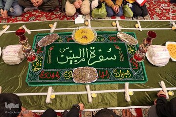 بزرگترین سفره‌ ام‌البنین(س) در بین الحرمین گسترده می‌شود