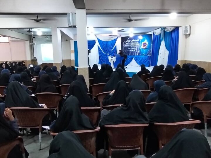 تقرير مصور/ جامعة المصطفى العالمية تنظم جلسة أكاديمية وبحثية للطالبات في كراتشي الباكستانية