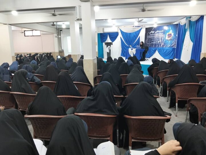 تقرير مصور/ جامعة المصطفى العالمية تنظم جلسة أكاديمية وبحثية للطالبات في كراتشي الباكستانية