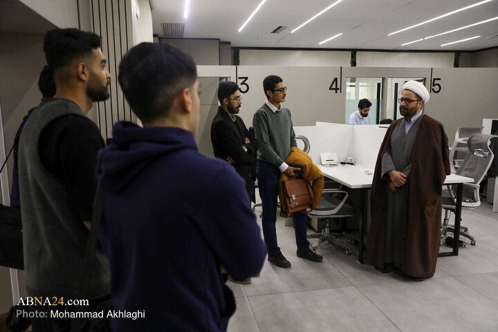 تقرير مصور/ أعلاميو جامعة قم يزورون وكالة أبنا للإطلاع على انتاج الأخبار وصناعة المحتوى الإعلامي