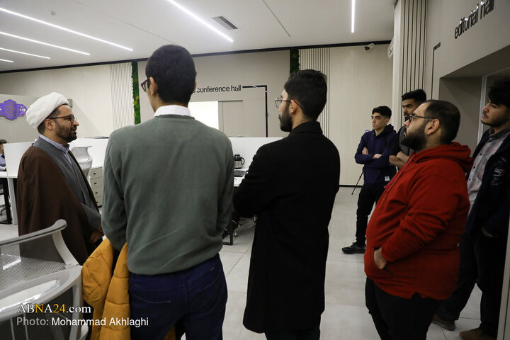 تقرير مصور/ أعلاميو جامعة قم يزورون وكالة أبنا للإطلاع على انتاج الأخبار وصناعة المحتوى الإعلامي