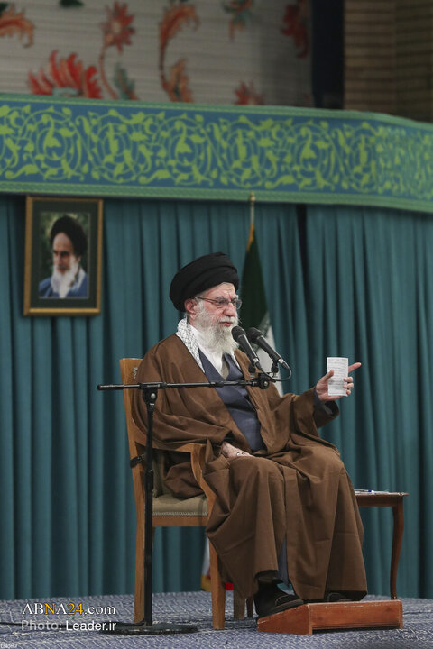 دیدار هزاران نفر از زنان و دختران با رهبر انقلاب