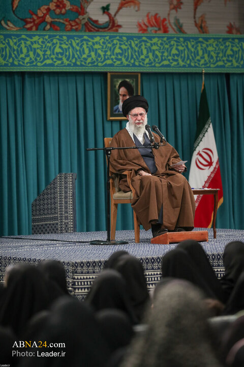 دیدار هزاران نفر از زنان و دختران با رهبر انقلاب