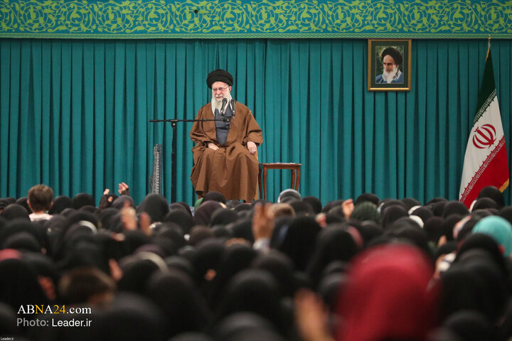 دیدار هزاران نفر از زنان و دختران با رهبر انقلاب