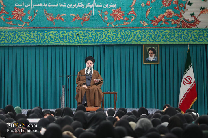 دیدار هزاران نفر از زنان و دختران با رهبر انقلاب