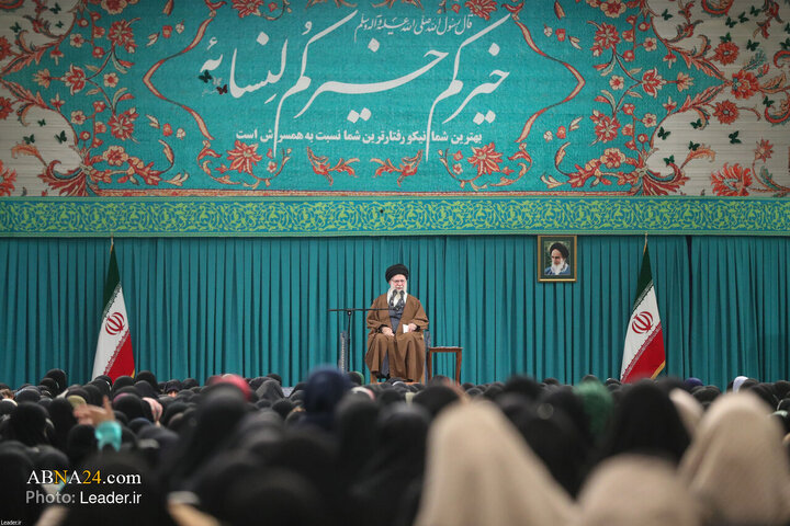 دیدار هزاران نفر از زنان و دختران با رهبر انقلاب