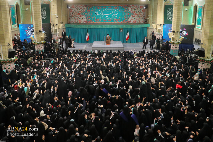 دیدار هزاران نفر از زنان و دختران با رهبر انقلاب