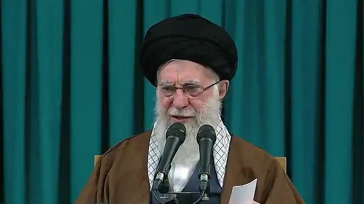 رهبر معظم انقلاب: مهم‌ترین حق و نیاز زن در خانه، محبت همسر است