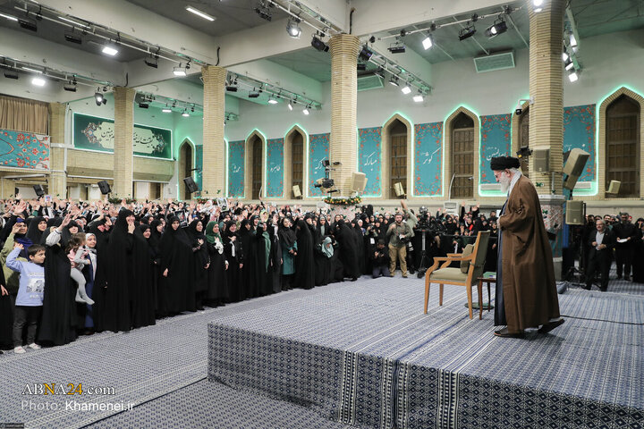 دیدار هزاران نفر از زنان و دختران با رهبر معظم انقلاب