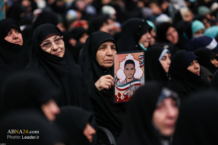 دیدار هزاران نفر از زنان و دختران با رهبر معظم انقلاب