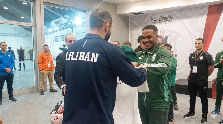 اهدا دستکش به حریف عربستانی؛ حرکت جوانمردانه کاراته‌کار ایرانی در قاهره تحسین شد + ویدیو