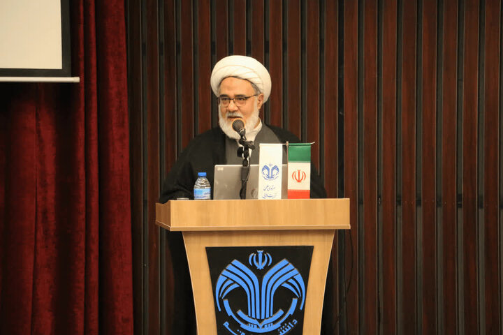 مکتب قم با «پالایش دانش» می‌تواند راهگشا باشد