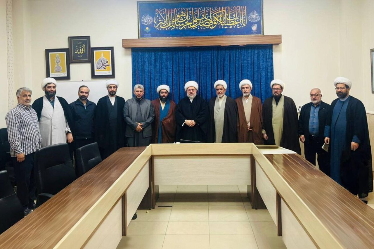 Al-Abbas Holy Shrine Delegation Visits Qom Institute (+Photos)